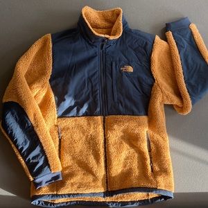 EUC The North Face fleece jacket.